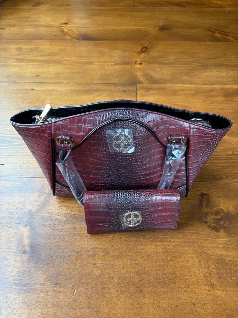 Stauer Hand Bag and Matching Wallet NWOT